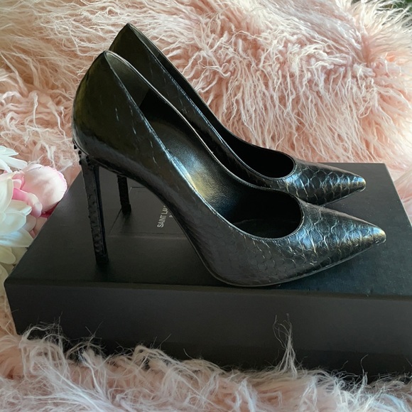 Yves Saint Laurent Shoes - Yves Saint Laurent black snake pumps size 37
